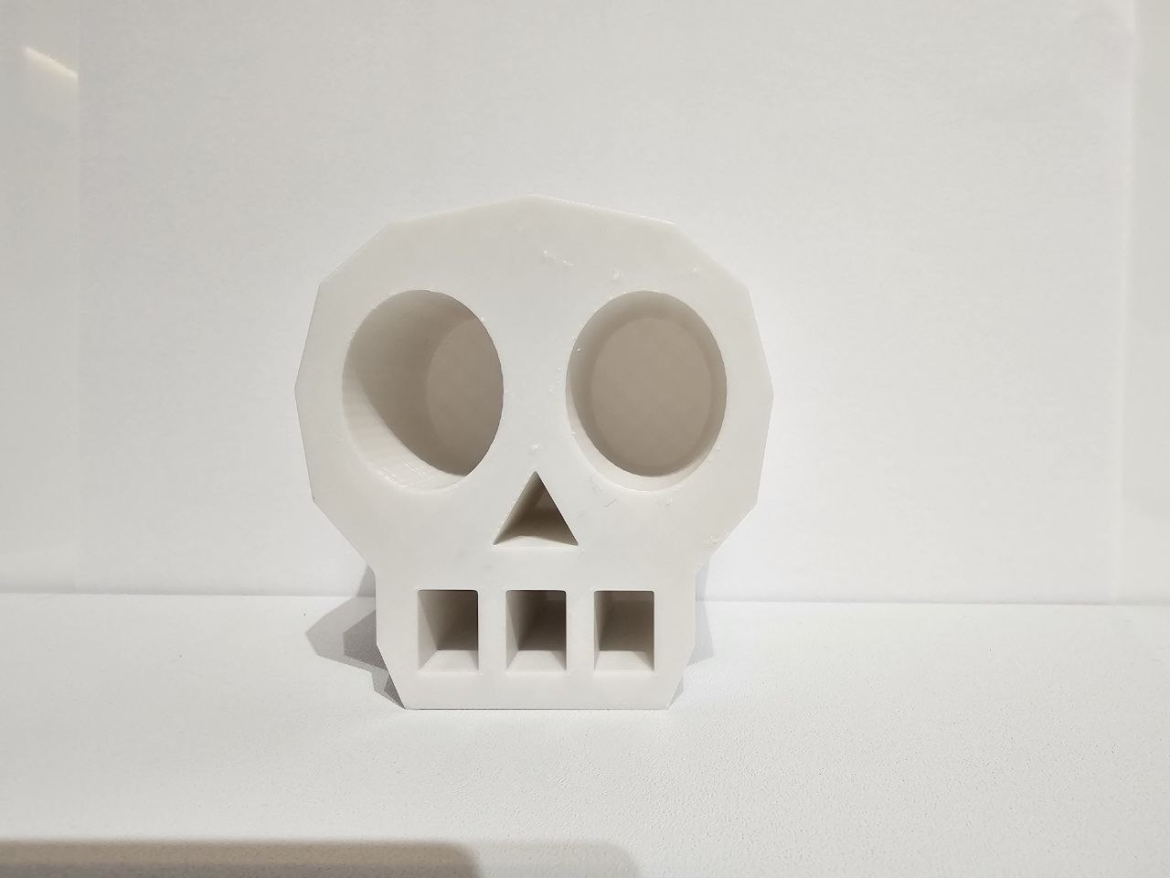 Skull organiser — desk pencil caddy