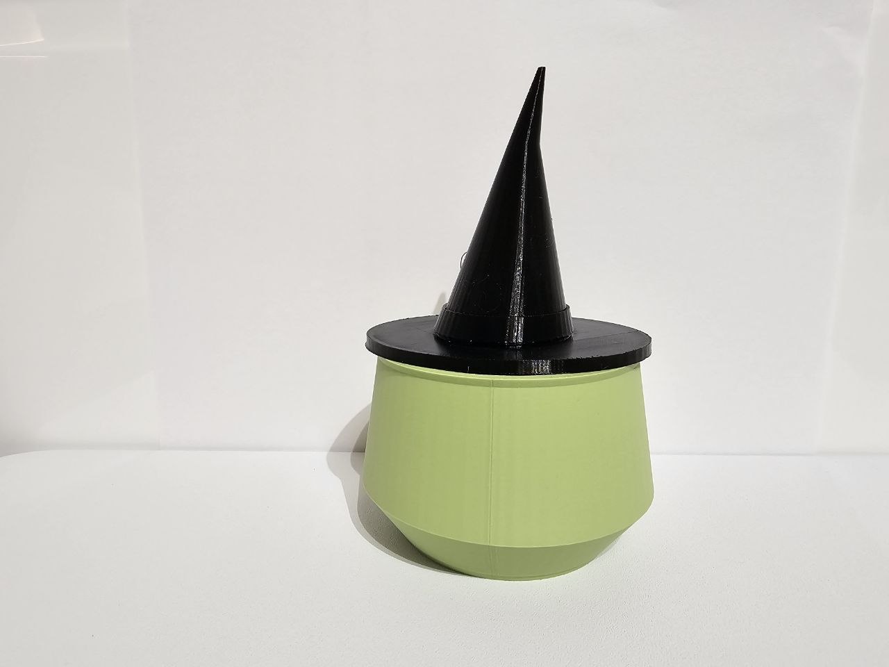 Witch hat — ring stand and bowl lid